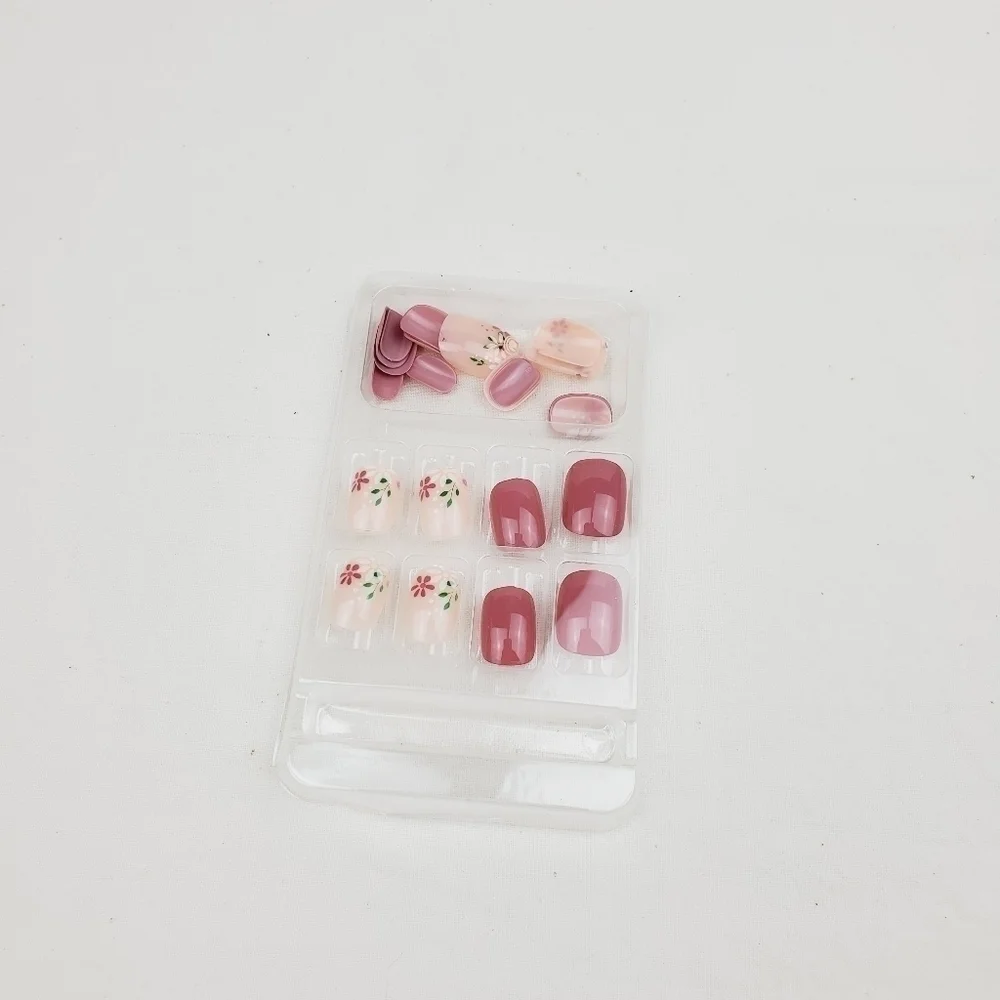 24 Pieces Fake Press On Nails